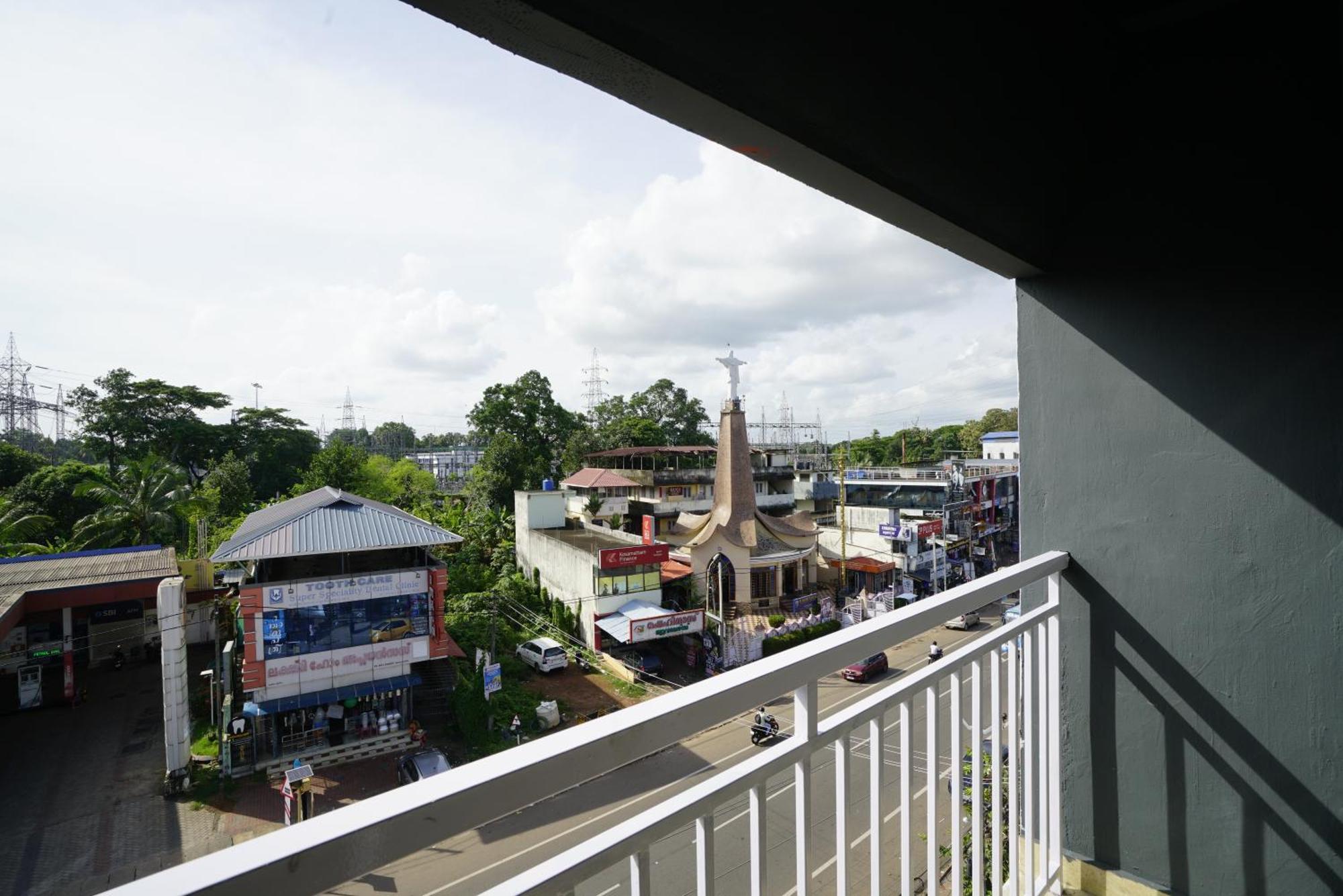 Quilon Residency Kundara Hotel Perumanseri Ngoại thất bức ảnh